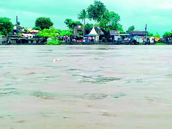 Arni taluka was razed; Record rainfall of 105 mm | आर्णी तालुक्याला झोडपले; 105 मिमी विक्रमी पावसाची नोंद Arni taluka was razed; Record rainfall of 105 mm | आर्णी तालुक्याला झोडपले; 105 मिमी विक्रमी पावसाची नोंद