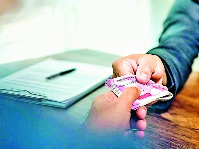 Although 20 people took bribes, the chair is still there! | 20 जणांनी लाच घेतली तरी खुर्ची अद्यापही कायम! Although 20 people took bribes, the chair is still there! | 20 जणांनी लाच घेतली तरी खुर्ची अद्यापही कायम!