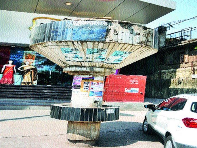 Thirsty waterfall ... | तहानलेल्या पाणपोया...