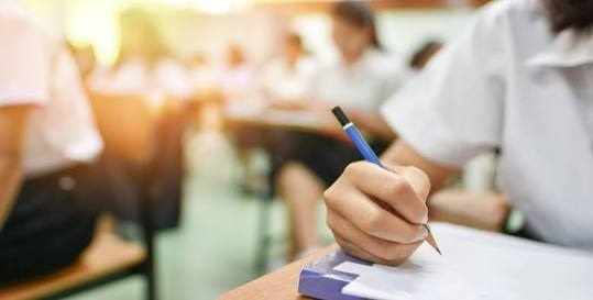 After searching for two months, Divyang students found a scribe | दहावी, बारावीच्या परीक्षार्थी दिव्यांगांना लेखानिक मिळेना; काय आहे कारण घ्या जाणून After searching for two months, Divyang students found a scribe | दहावी, बारावीच्या परीक्षार्थी दिव्यांगांना लेखानिक मिळेना; काय आहे कारण घ्या जाणून