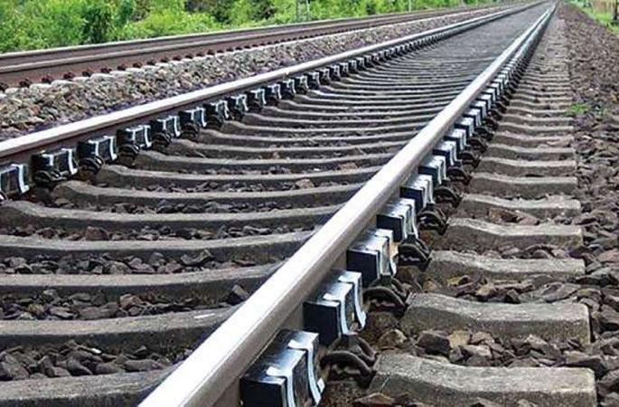 Railway system alerted for 'hair crack' on track | ‘हेअर क्रॅक’साठी सतर्क झाली रेल्वेची यंत्रणा