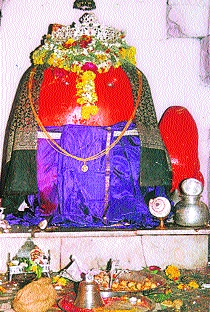 Due to water shortage, | भाविकांनाही बसणार पाणीटंचाईची झळ Due to water shortage, | भाविकांनाही बसणार पाणीटंचाईची झळ