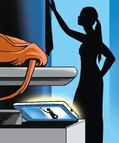 Surprise squad now in Nagpur to check the changing room | चेंजिंग रूम तपासण्यासाठी नागपुरात आता सरप्राईज स्क्वॉड Surprise squad now in Nagpur to check the changing room | चेंजिंग रूम तपासण्यासाठी नागपुरात आता सरप्राईज स्क्वॉड