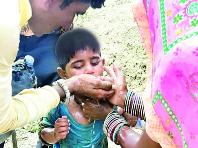 When a three-year-old child falls into a 350-foot borewell ... | ३५० फुटाच्या बोअरवेलच्या खड्ड्यात तीन वर्षाचा बालक पडतो तेव्हा... When a three-year-old child falls into a 350-foot borewell ... | ३५० फुटाच्या बोअरवेलच्या खड्ड्यात तीन वर्षाचा बालक पडतो तेव्हा...