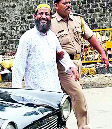 End of terrorist at the heart of the country | देशाच्या हृदयस्थळी झाला दहशतवाद्याचा अंत End of terrorist at the heart of the country | देशाच्या हृदयस्थळी झाला दहशतवाद्याचा अंत