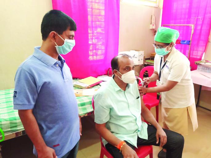 The first dose was taken by 1 lakh 45 thousand people in Sindhudurg district | Corona vaccine In Sindhudurg : जिल्ह्यात 1 लाख 45 हजार जणांनी घेतला पहिला डोस The first dose was taken by 1 lakh 45 thousand people in Sindhudurg district | Corona vaccine In Sindhudurg : जिल्ह्यात 1 लाख 45 हजार जणांनी घेतला पहिला डोस