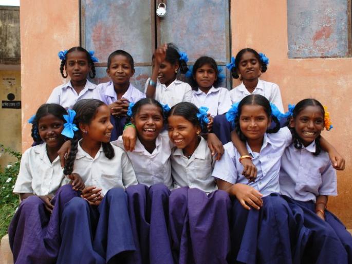 Surprise ... BIS standard for clothes, only three hundred rupees for uniforms? | आश्चर्यच... कापडाचा ‘बीआयएस’ दर्जा, मात्र शासन म्हणते, ४५ रुपयांत गणवेश शिवून घ्या Surprise ... BIS standard for clothes, only three hundred rupees for uniforms? | आश्चर्यच... कापडाचा ‘बीआयएस’ दर्जा, मात्र शासन म्हणते, ४५ रुपयांत गणवेश शिवून घ्या