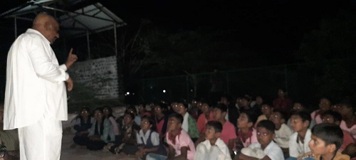 A night of inhumanity in the cemetery | अमावस्याची एक रात्र पोहाळे स्मशानभूमीत A night of inhumanity in the cemetery | अमावस्याची एक रात्र पोहाळे स्मशानभूमीत