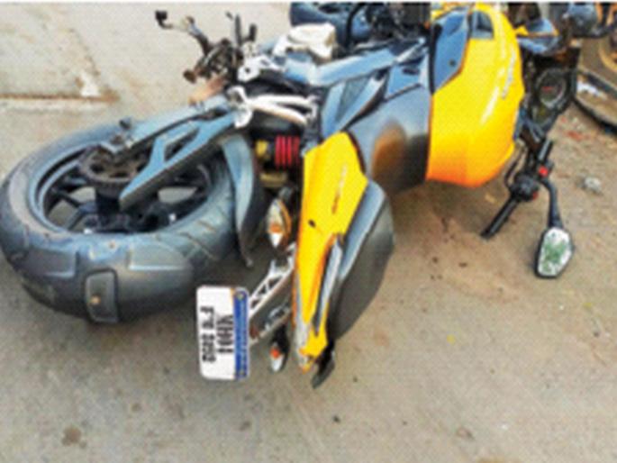 Team leader of IT company killed on the spot in an accident in Thane | घोडबंदर रोडवर अपघात; आयटी कंपनीतील टीम लीडर जागीच ठार Team leader of IT company killed on the spot in an accident in Thane | घोडबंदर रोडवर अपघात; आयटी कंपनीतील टीम लीडर जागीच ठार