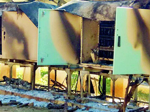 BSNL tower burned by Gadchiroli naxalites; System failure | गडचिरोलीत नक्षल्यांनी जाळले बीएसएनएलचे टॉवर; यंत्रणा निकामी BSNL tower burned by Gadchiroli naxalites; System failure | गडचिरोलीत नक्षल्यांनी जाळले बीएसएनएलचे टॉवर; यंत्रणा निकामी