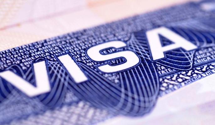 Trouble for visa approval | व्हिसा मंजुरीसाठी करावे लागत आहे दिव्य