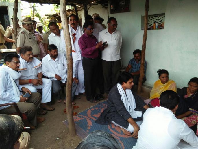 The body of the farmer still in mortuary, who written a letter in the name of Modi | सरकारच्या नावे चिट्ठी लिहिलेल्या शेतकऱ्याचा देह तिसऱ्या दिवशीही शवागारातच The body of the farmer still in mortuary, who written a letter in the name of Modi | सरकारच्या नावे चिट्ठी लिहिलेल्या शेतकऱ्याचा देह तिसऱ्या दिवशीही शवागारातच