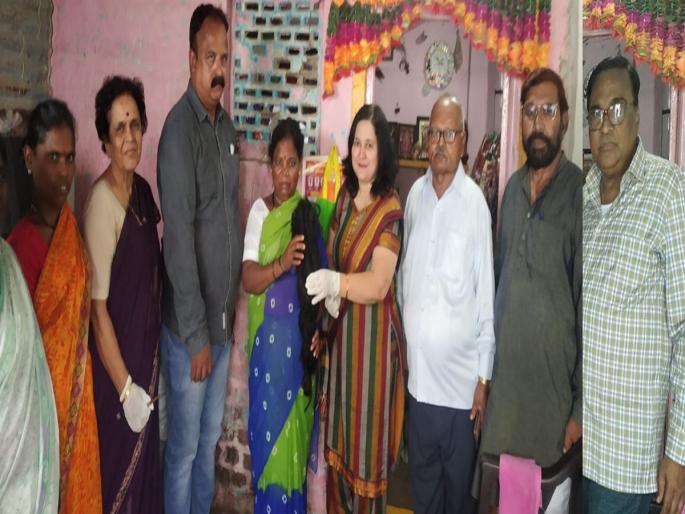 Cutting the braid of the goddess's name, the woman buried the superstition A success in the efforts of the Superstition Eradication Committee | देवीच्या नावाची जटा कापून, महिलेने गाडून टाकली अंधश्रद्धा; अंनिसच्या प्रयत्नाला यश Cutting the braid of the goddess's name, the woman buried the superstition A success in the efforts of the Superstition Eradication Committee | देवीच्या नावाची जटा कापून, महिलेने गाडून टाकली अंधश्रद्धा; अंनिसच्या प्रयत्नाला यश