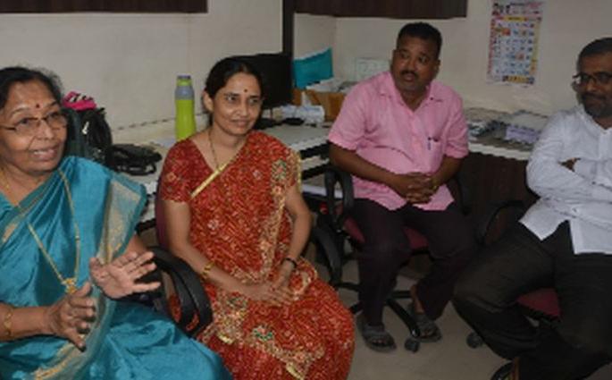 Education is not needed in Marathi language | मराठी भाषेतूनच शिक्षण गरजेचे