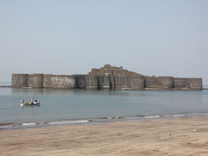 Janjira fort should be opened for tourists | जंजिरा किल्ला पर्यटकांसाठी खुला करावा Janjira fort should be opened for tourists | जंजिरा किल्ला पर्यटकांसाठी खुला करावा