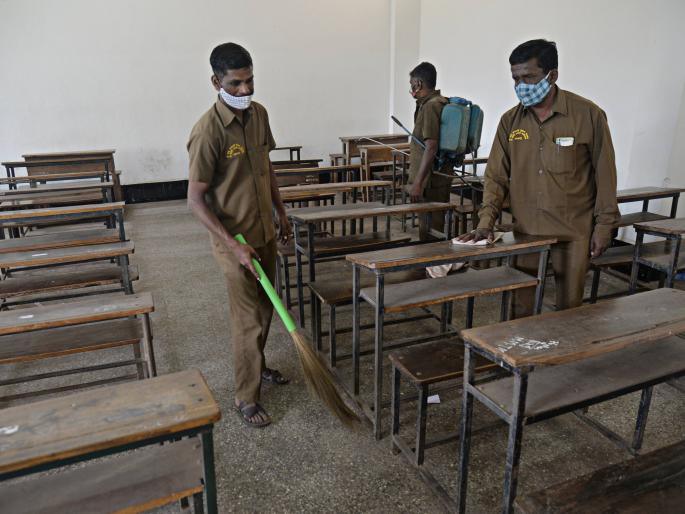 Rapid preparation to start degree classes in colleges | महाविद्यालयांमध्ये पदवीचे वर्ग सुरू करण्याची वेगाने तयारी Rapid preparation to start degree classes in colleges | महाविद्यालयांमध्ये पदवीचे वर्ग सुरू करण्याची वेगाने तयारी