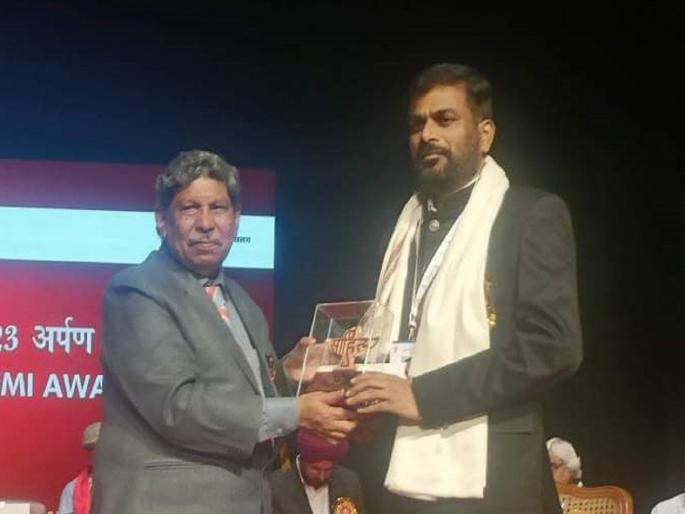 Krishnat Khot honored with Sahitya Akademi Award; Award for novel Ringana | साहित्य अकादमी पुरस्काराने कृष्णात खोत सन्मानित; ‘रिंगाण’ कादंबरीसाठी पुरस्कार  Krishnat Khot honored with Sahitya Akademi Award; Award for novel Ringana | साहित्य अकादमी पुरस्काराने कृष्णात खोत सन्मानित; ‘रिंगाण’ कादंबरीसाठी पुरस्कार