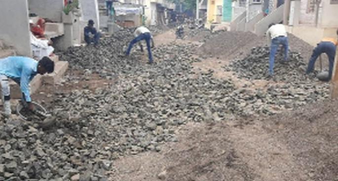 Various development works started at Nyahalod | न्याहळोद येथे विविध विकास कामे सुरू Various development works started at Nyahalod | न्याहळोद येथे विविध विकास कामे सुरू