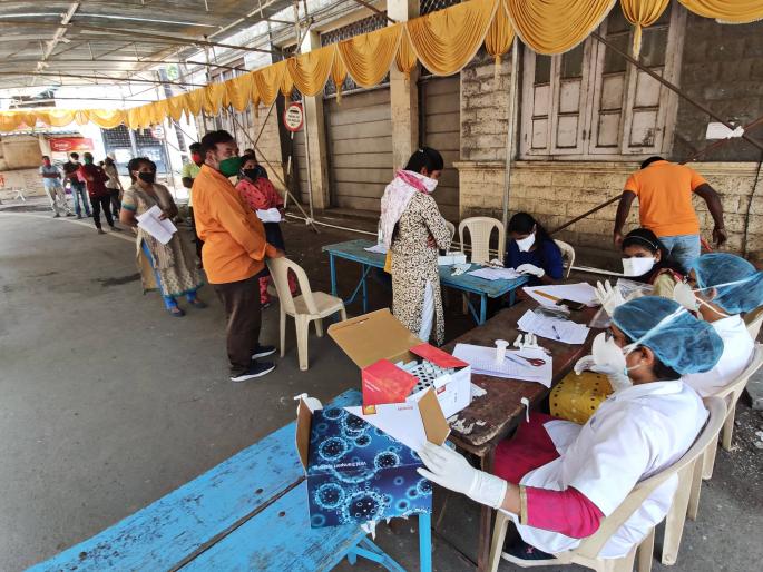 CoronaVirus Lockdown: Discharge will be taken only if there are symptoms | CoronaVirus Lockdown : लक्षणे असतील तरच घेणार स्राव, नव्या नियमाने गर्दी ओसरली