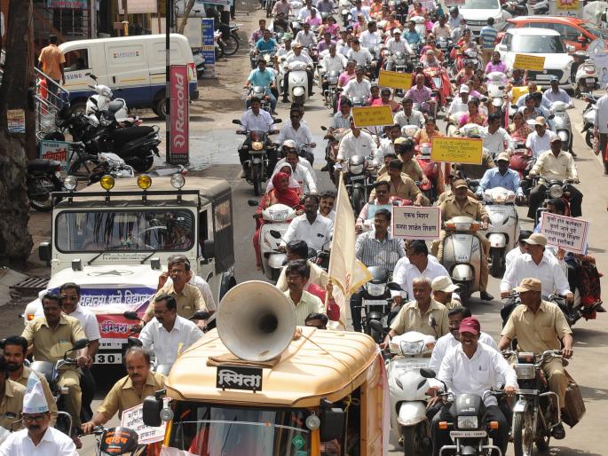 Kolhapur: Public awareness rally to increase student strength, organized by Municipal Council of Education | कोल्हापूर : विद्यार्थी पटसंख्या वाढसाठी जनजागृती रॅली, महापालिकेच्या शिक्षण मंडळ समितीतर्फे आयोजन Kolhapur: Public awareness rally to increase student strength, organized by Municipal Council of Education | कोल्हापूर : विद्यार्थी पटसंख्या वाढसाठी जनजागृती रॅली, महापालिकेच्या शिक्षण मंडळ समितीतर्फे आयोजन