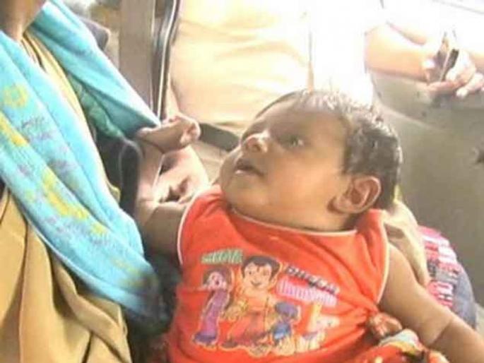 Missed the road and spent the night in the garden; In the morning, both the children hugged their parents | रस्ता चुकला अन् रात्र बागेत काढली; सकाळी दोन्ही मुलं आई-बाबांच्या कुशीत Missed the road and spent the night in the garden; In the morning, both the children hugged their parents | रस्ता चुकला अन् रात्र बागेत काढली; सकाळी दोन्ही मुलं आई-बाबांच्या कुशीत