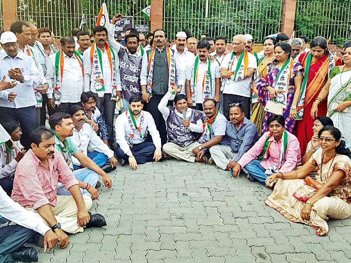 NCP split against hawkers | दरवाढीविरुद्ध राष्ट्रवादीचा भडका