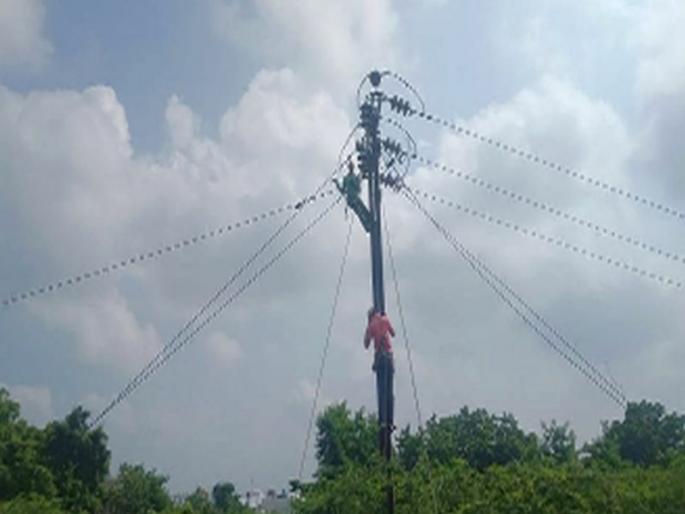After fifty years, the lightning struck | अखेर पन्नास वर्षानंतर निघाल्या वीजतारा After fifty years, the lightning struck | अखेर पन्नास वर्षानंतर निघाल्या वीजतारा