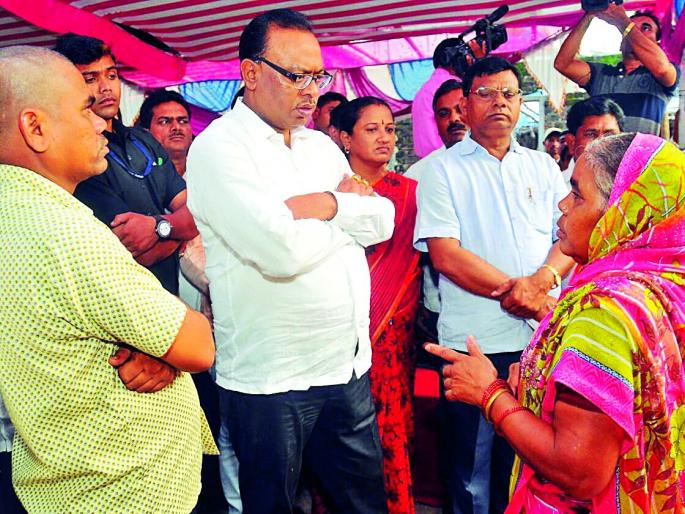 Spray help to the family of the victims | फवारणी बाधितांच्या कुटुंबीयांना मदत Spray help to the family of the victims | फवारणी बाधितांच्या कुटुंबीयांना मदत