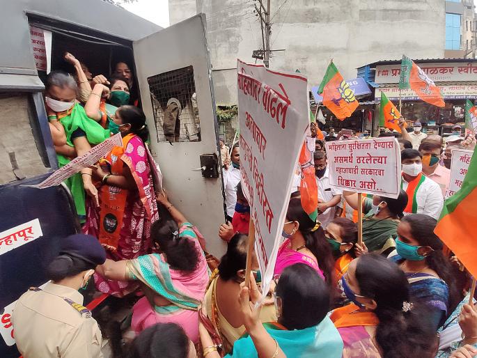 BJP on the streets to protest against atrocities against women | महिला अत्याचाराच्या निषेधार्थ भाजप रस्त्यावर BJP on the streets to protest against atrocities against women | महिला अत्याचाराच्या निषेधार्थ भाजप रस्त्यावर