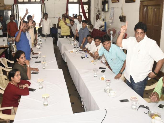 Confirmation of 13 percent disagreement against the municipal of murgaon | मुरगाव नगराध्यक्ष भावना नानोस्कर यांच्या विरुद्ध १३ मताने अविश्वास ठराव संमत Confirmation of 13 percent disagreement against the municipal of murgaon | मुरगाव नगराध्यक्ष भावना नानोस्कर यांच्या विरुद्ध १३ मताने अविश्वास ठराव संमत