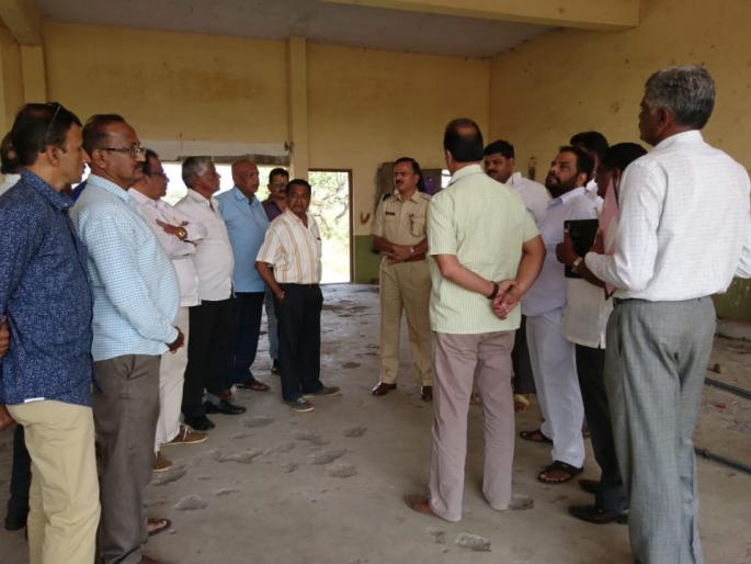 Kolhapur: Move the grain market in fifteen days, instruct the police traders | कोल्हापूर : पंधरा दिवसांत धान्य मार्केट हलवा, पोलिसांच्या व्यापाऱ्यांना सूचना Kolhapur: Move the grain market in fifteen days, instruct the police traders | कोल्हापूर : पंधरा दिवसांत धान्य मार्केट हलवा, पोलिसांच्या व्यापाऱ्यांना सूचना