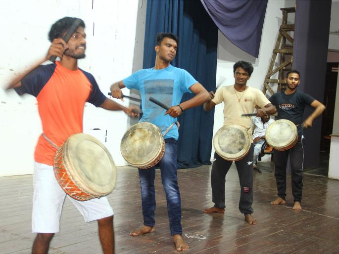 Continuing the practice of Shivaji University for 'Rainbow' | ‘इंद्रधनुष्य’साठी शिवाजी विद्यापीठ संघाचा सराव सुरू Continuing the practice of Shivaji University for 'Rainbow' | ‘इंद्रधनुष्य’साठी शिवाजी विद्यापीठ संघाचा सराव सुरू