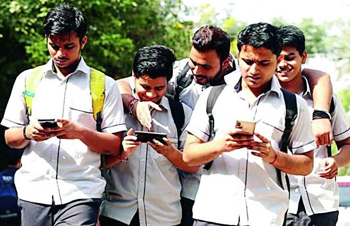 After the Ludo King, students are now crazy about 'Pabzi Games' | लुडो किंगनंतर विद्यार्थ्यांना आता ‘पबजी गेम’चे वेड