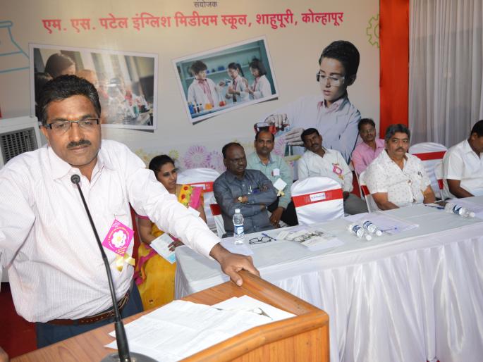 Elementary 135 in the 43rd science exhibition of Kolhapur, 130 of the secondary school's 130 equipment | कोल्हापूरच्या ४३ व्या विज्ञान प्रदर्शनात प्राथमिक १३५, माध्यमिक शाळेतील १३० उपकरणांचा समावेश Elementary 135 in the 43rd science exhibition of Kolhapur, 130 of the secondary school's 130 equipment | कोल्हापूरच्या ४३ व्या विज्ञान प्रदर्शनात प्राथमिक १३५, माध्यमिक शाळेतील १३० उपकरणांचा समावेश