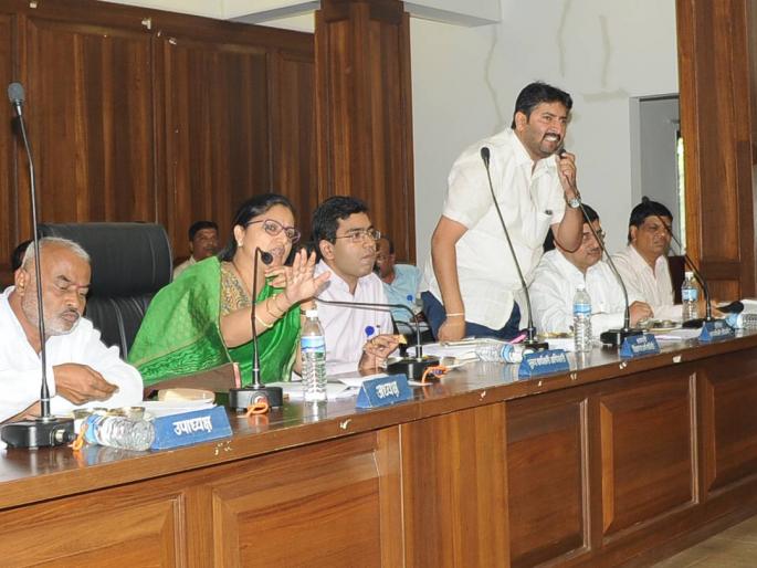 GST at the General Meeting of Kolhapur Zilla Parishad, State Department on Debt Waiver | कोल्हापूर जिल्हा परिषद सर्वसाधारण सभेत जीएसटी, कर्जमाफीवरून राजकीय खडाजंगी GST at the General Meeting of Kolhapur Zilla Parishad, State Department on Debt Waiver | कोल्हापूर जिल्हा परिषद सर्वसाधारण सभेत जीएसटी, कर्जमाफीवरून राजकीय खडाजंगी