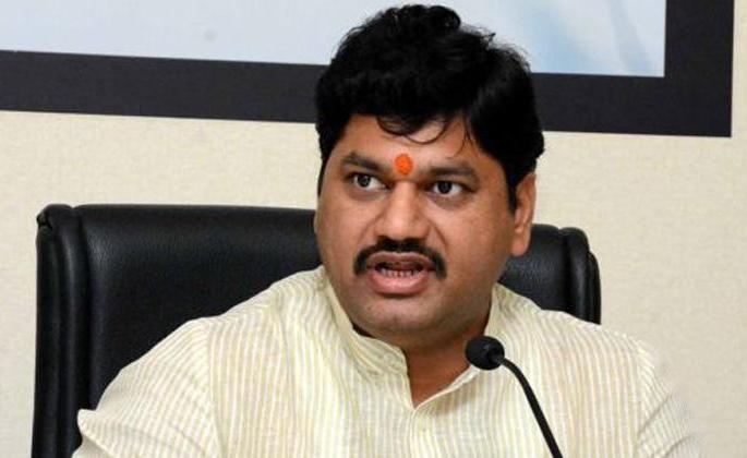 The incident of Andheri bridge is extremely unfortunate; Dhananjay Munde | अंधेरी पुलाची घटना अत्यंत दुर्दैवी; धनंजय मुंडे The incident of Andheri bridge is extremely unfortunate; Dhananjay Munde | अंधेरी पुलाची घटना अत्यंत दुर्दैवी; धनंजय मुंडे