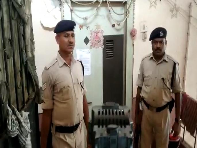 ED raids Anil Jaisingani's house in blackmailing case against Deputy Chief Minister Devendra Fadnavis' wife | उपमुख्यमंत्री देवेंद्र फडणवीस यांच्या पत्नीला ब्लॅकमेलिंग प्रकरणी अनिल जयसिंगानीच्या घराची ईडी कडून झाडाझडती ED raids Anil Jaisingani's house in blackmailing case against Deputy Chief Minister Devendra Fadnavis' wife | उपमुख्यमंत्री देवेंद्र फडणवीस यांच्या पत्नीला ब्लॅकमेलिंग प्रकरणी अनिल जयसिंगानीच्या घराची ईडी कडून झाडाझडती