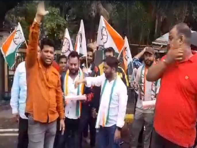 Protests against Jitendra Awad by Najeeb Mulla supporters | नजीब मुल्ला समर्थकांचे जितेंद्र आव्हाड यांच्या विरोधात निर्दशने