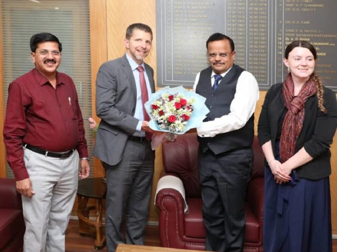 Appreciation of University by US Consulate, interaction with students, faculty | यूएस वाणिज्य दूतावासाकडून विद्यापीठाचे कौतुक विद्यार्थी, प्राध्यापकांसोबत साधला संवाद Appreciation of University by US Consulate, interaction with students, faculty | यूएस वाणिज्य दूतावासाकडून विद्यापीठाचे कौतुक विद्यार्थी, प्राध्यापकांसोबत साधला संवाद