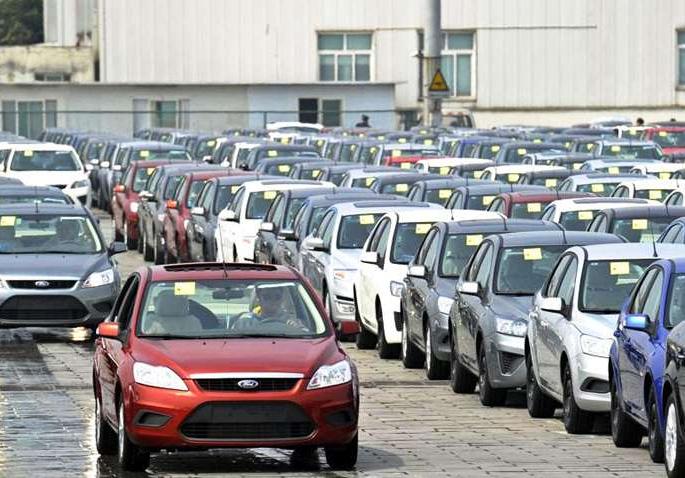 Vehicle companies find it difficult to get GST discounts; The government's claim | वाहन कंपन्यांना जीएसटीत सवलत मिळणे अवघडच; सरकारचा दावा