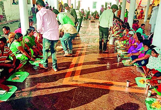 Bandovi Baba unfolded party festival at Ghoikhed | घुईखेड येथे बेंडोजी बाबा प्रकटदिन उत्सव Bandovi Baba unfolded party festival at Ghoikhed | घुईखेड येथे बेंडोजी बाबा प्रकटदिन उत्सव