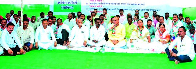 Second year anniversary of Congress announcing | काँग्रेसच्यावतीने नोटाबंदीचे द्वितीय वर्षश्राद्ध Second year anniversary of Congress announcing | काँग्रेसच्यावतीने नोटाबंदीचे द्वितीय वर्षश्राद्ध