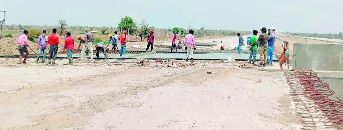 The Samruddhi highway work is smooth even in communication | संचारबंदीतही समृद्धी महामार्गाचे काम सुसाट