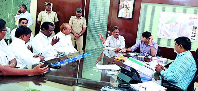 Start purchasing Nafeed till Monday, otherwise fill the jail | सोमवारपर्यंत नाफेड खरेदी सुरू करा, अन्यथा जेल भरो Start purchasing Nafeed till Monday, otherwise fill the jail | सोमवारपर्यंत नाफेड खरेदी सुरू करा, अन्यथा जेल भरो