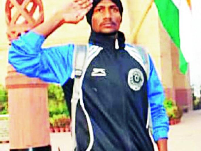 Delhi-Kargil 'tricolor' tour of target youngsters in Kundali | कांडलीतील ध्येयवेड्या युवकाची दिल्ली ते कारगील 'तिरंगा' दौड Delhi-Kargil 'tricolor' tour of target youngsters in Kundali | कांडलीतील ध्येयवेड्या युवकाची दिल्ली ते कारगील 'तिरंगा' दौड