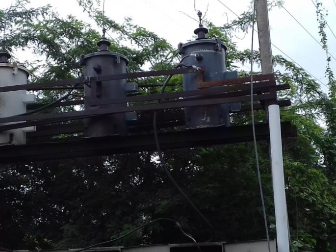 The village of Aundane burns in the darkness due to the burning of Rohitra | रोहित्र जळाल्याने औंदाणे गाव अंधारात The village of Aundane burns in the darkness due to the burning of Rohitra | रोहित्र जळाल्याने औंदाणे गाव अंधारात