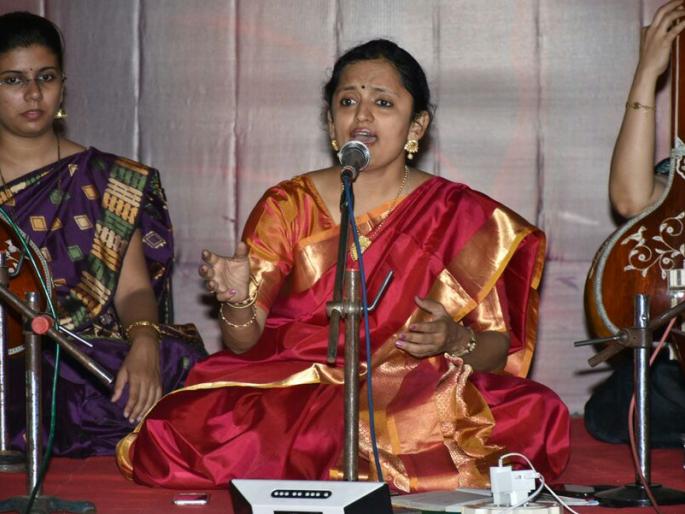 Evergreen charm with the evergreen Gita! | सदाबहार गीतांनी कृष्णाकाठ मंत्रमुग्ध!