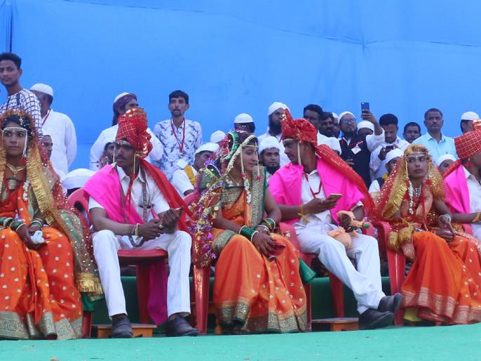 Shubhamangal of 61 cosmopolitan couple in Beed | बीडमध्ये ६१ सर्वधर्मीय जोडप्यांचे शुभमंगल Shubhamangal of 61 cosmopolitan couple in Beed | बीडमध्ये ६१ सर्वधर्मीय जोडप्यांचे शुभमंगल