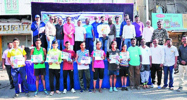 Organizing 'Samata Daga' Marathon Tournament in Manmad | मनमाडला ‘समता दौड’ मॅरेथॉन स्पर्धेचे आयोजन Organizing 'Samata Daga' Marathon Tournament in Manmad | मनमाडला ‘समता दौड’ मॅरेथॉन स्पर्धेचे आयोजन