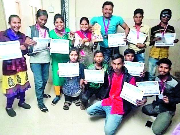 The 'Divyang' player of the reservoir shines in Pune | भंडाऱ्याचे ‘दिव्यांग’ खेळाडू पुण्यात चमकले The 'Divyang' player of the reservoir shines in Pune | भंडाऱ्याचे ‘दिव्यांग’ खेळाडू पुण्यात चमकले